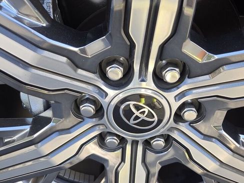Used 2024 Toyota Sequoia Capstone AWD/4WD image 18