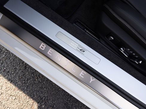 Used 2024 Bentley Continental GT image 33