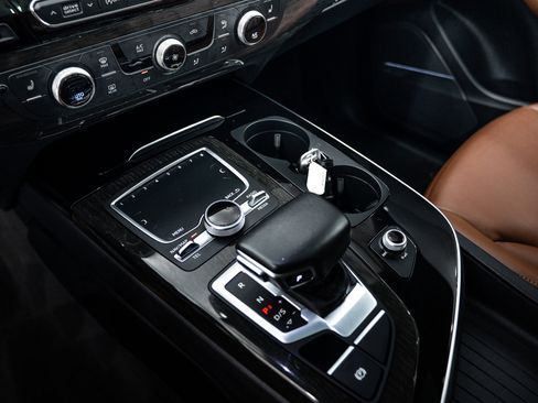 Used 2019 Audi Q7 3.0T Premium Plus image 16