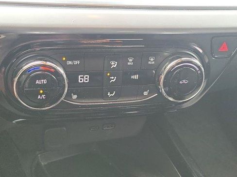 Used 2024 Chevrolet Trax LT w/ Sunroof Package FWD image 30