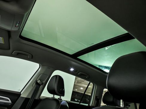 Used 2023 Volkswagen Atlas SEL R-Line AWD/4WD image 14