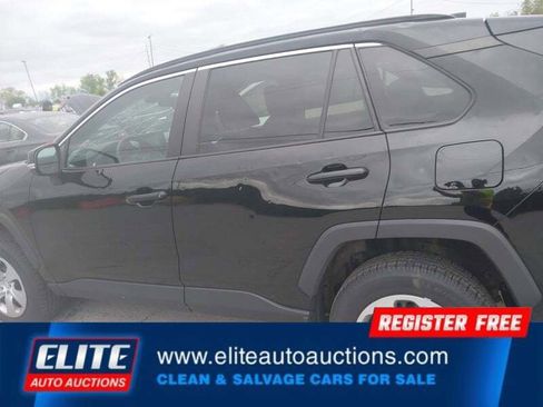 Used 2021 Toyota RAV4 LE AWD/4WD image 27