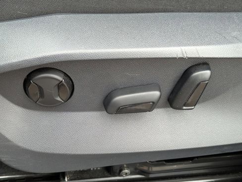 Certified 2024 Volkswagen Tiguan SE image 26