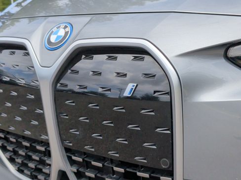 Used 2023 BMW i4 eDrive40 RWD image 13