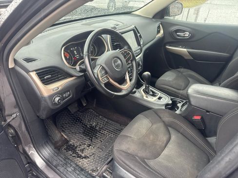 Used 2017 Jeep Cherokee Latitude w/ Safety/Convenience Group image 9