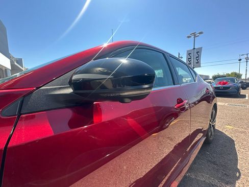 Used 2022 Nissan Sentra SR w/ SR Premium Package FWD image 7