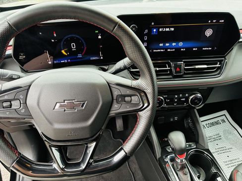 Used 2024 Chevrolet TrailBlazer RS w/ Convenience Package image 25