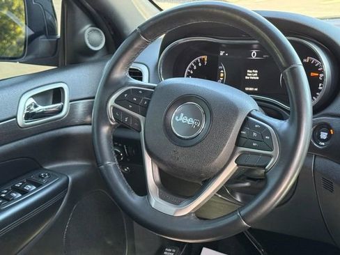 Used 2018 Jeep Grand Cherokee Altitude AWD/4WD image 12