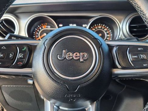 Used 2019 Jeep Wrangler Unlimited Sahara AWD/4WD image 30