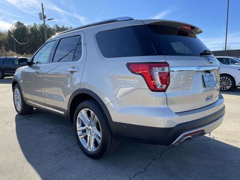 Used 2017 Ford Explorer Limited w/ Equipment Group 301A image 4
