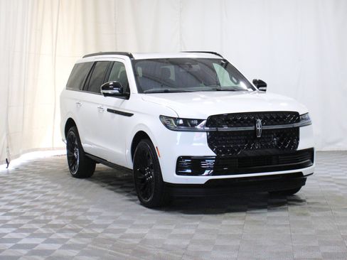 Used 2025 Lincoln Navigator Reserve w/ Jet Appearance Package AWD/4WD image 1