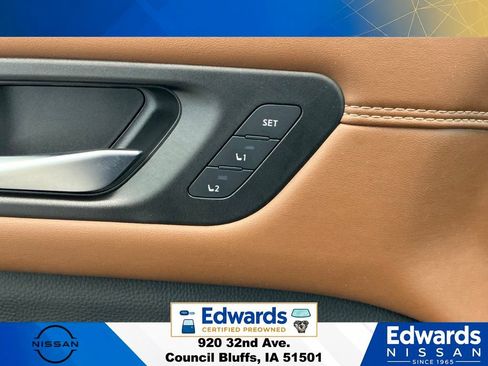 Used 2022 Nissan Pathfinder Platinum w/ Cargo Package AWD/4WD image 27