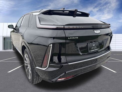 Certified 2024 Cadillac Lyriq Luxury AWD/4WD image 12