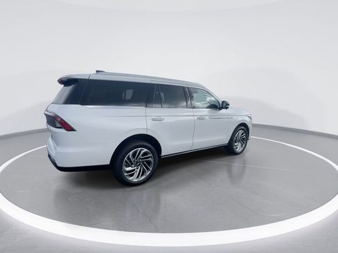 New 2025 Lincoln Navigator Reserve image 8