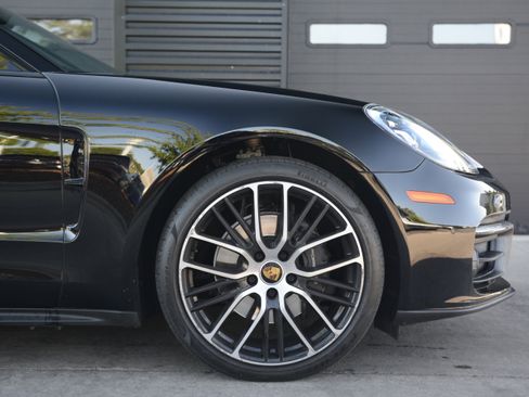 Certified 2023 Porsche Panamera image 42