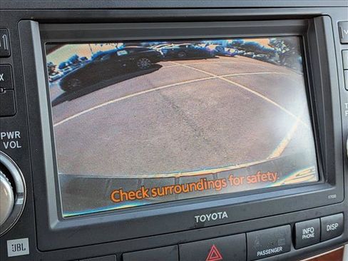 Used 2011 Toyota Highlander Limited w/ Tow Pkg AWD/4WD image 13