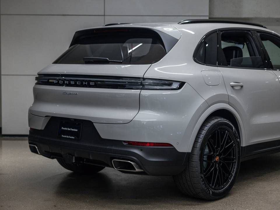 Certified 2026 Porsche Cayenne AWD/4WD image 18