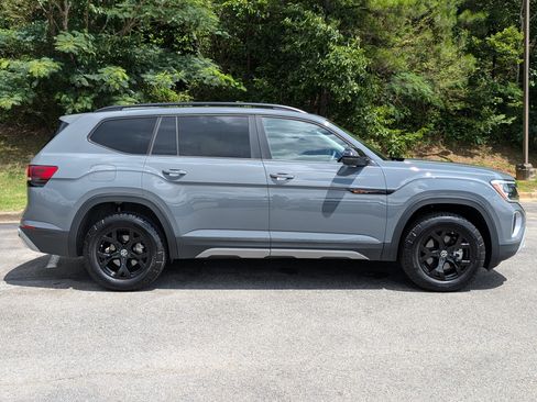 Used 2026 Volkswagen Atlas Peak Edition AWD/4WD image 11