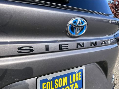 Certified 2023 Toyota Sienna XLE image 30