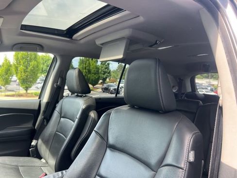 Used 2019 Honda Pilot Touring image 16