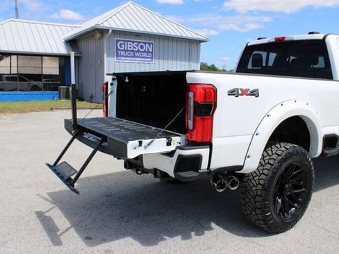 Used 2024 Ford F250 Platinum image 11
