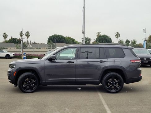 Used 2022 Jeep Grand Cherokee L Laredo image 8