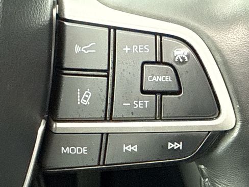 Used 2022 Toyota Highlander XLE image 12