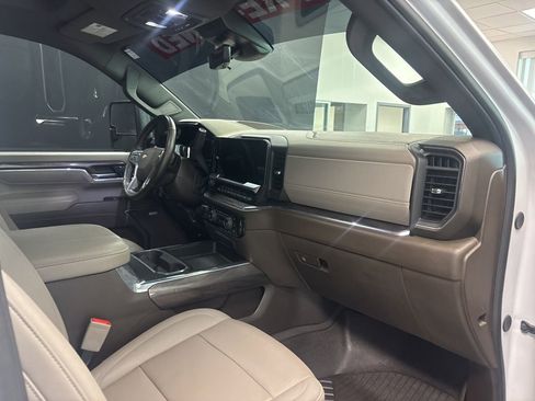 Used 2024 Chevrolet Silverado 2500 LTZ w/ LTZ Premium Package AWD/4WD image 16