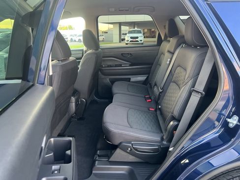 Used 2025 Nissan Pathfinder SV AWD/4WD image 25