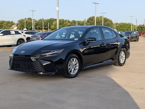 Used 2025 Toyota Camry LE FWD image 9