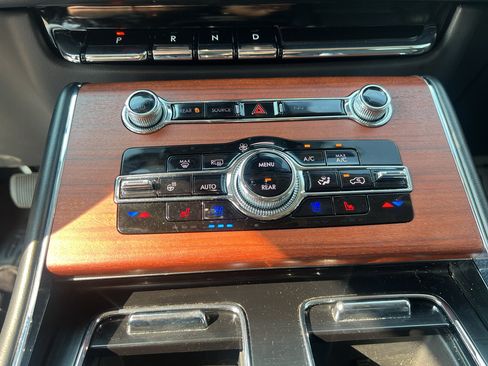 Used 2023 Lincoln Aviator Reserve w/ Equipment Group 201A AWD/4WD image 11