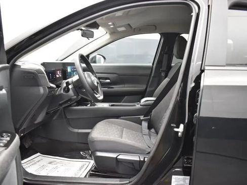 Used 2025 Nissan Kicks SV FWD image 14