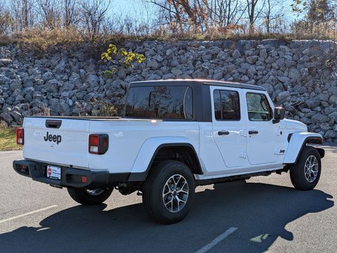 New 2025 Jeep Gladiator Sport image 7