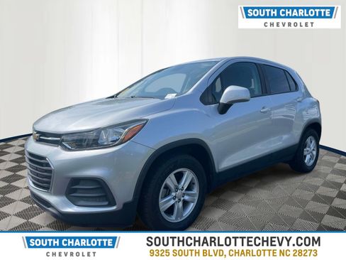 Used 2022 Chevrolet Trax LS w/ Tint and Cruise Package FWD image 1