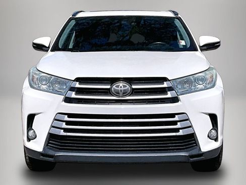 Used 2017 Toyota Highlander XLE image 3