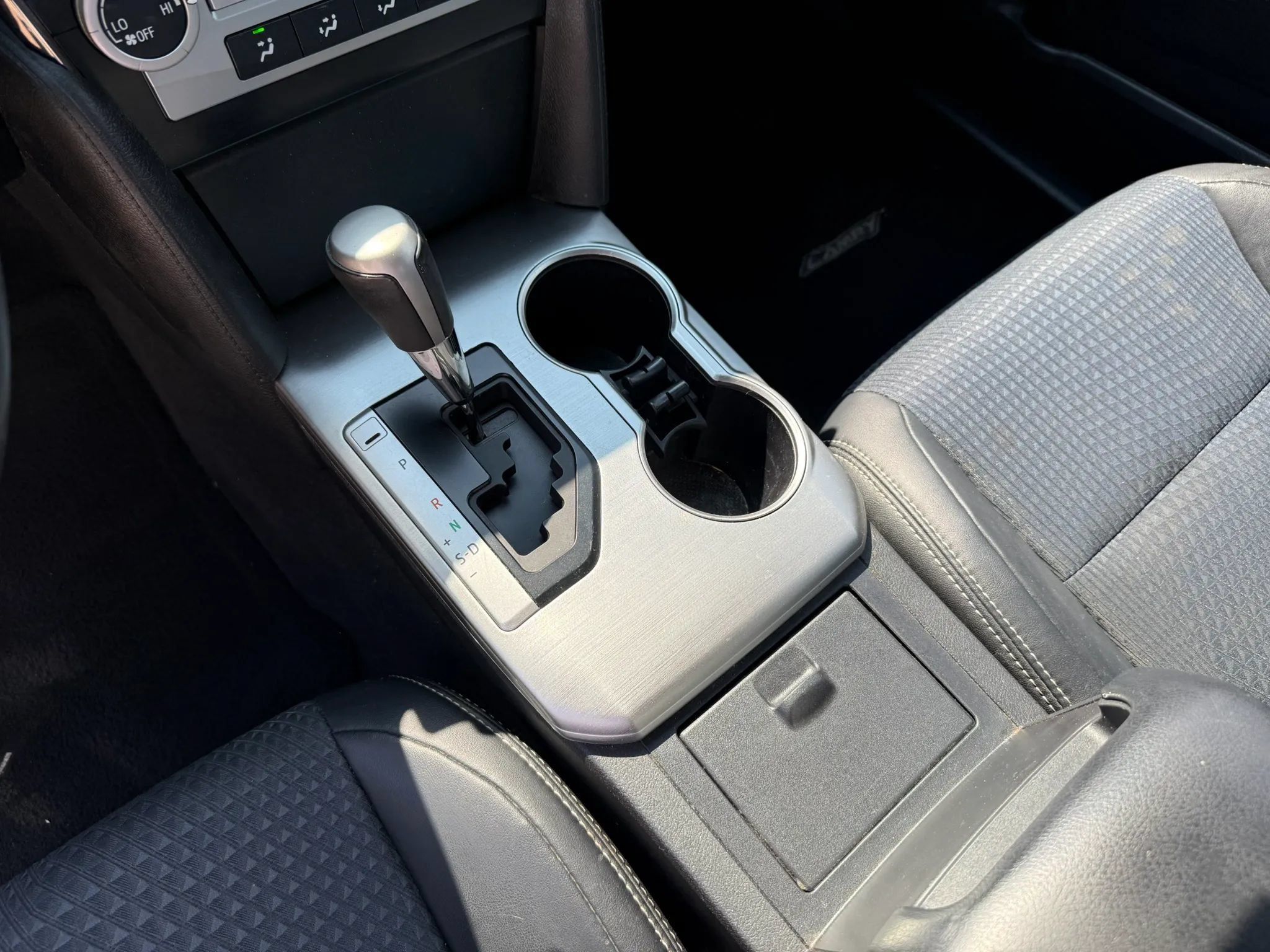 Used 2014 Toyota Camry SE FWD image 20
