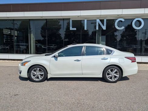 Used 2014 Nissan Altima 2.5 SL w/ Technology Package FWD image 3