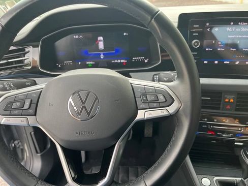 Used 2025 Volkswagen Jetta SE FWD image 19