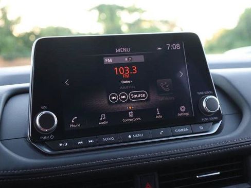 Certified 2025 Nissan Rogue SV AWD/4WD image 11