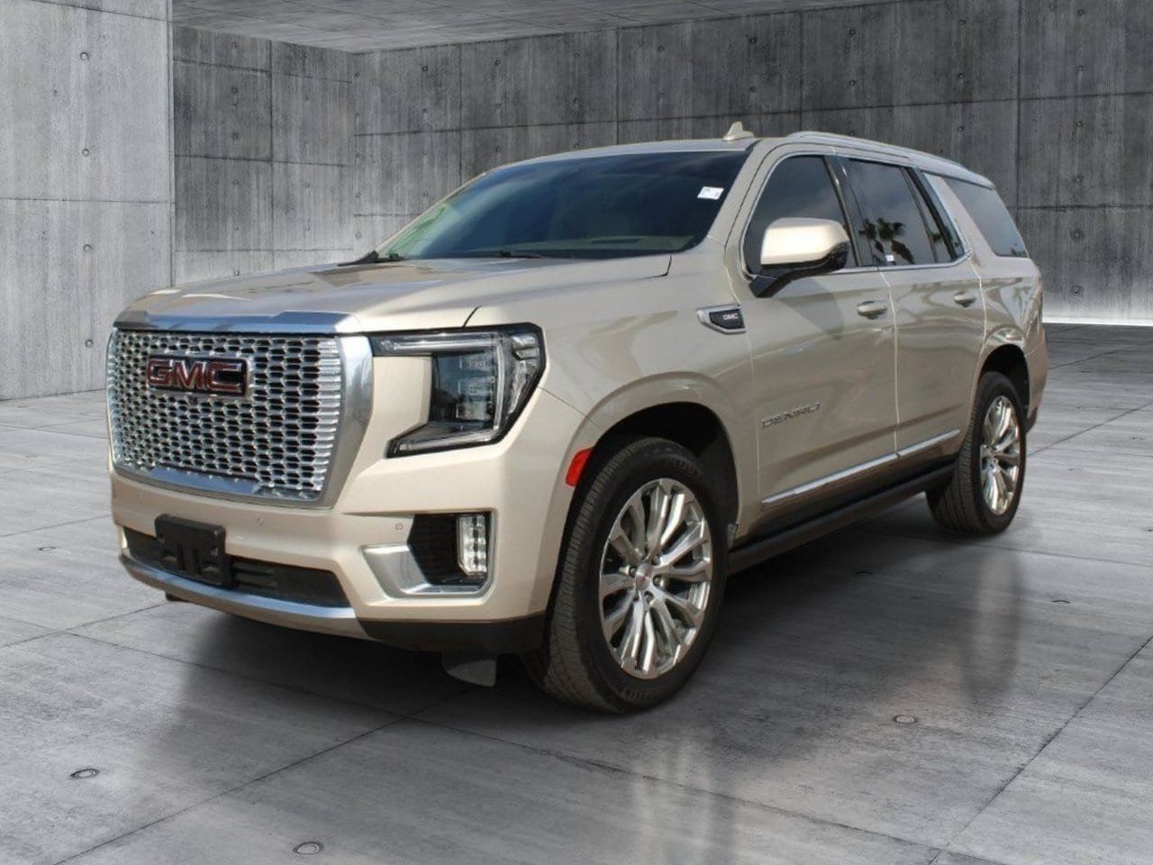 Used 2022 GMC Yukon Denali w/ Denali Premium Package AWD/4WD image 11