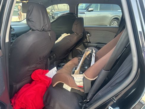 Used 2023 Nissan Rogue SV image 11