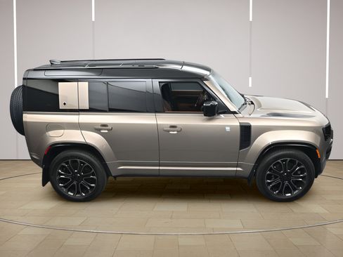 New 2026 Land Rover Defender 110 AWD/4WD image 36