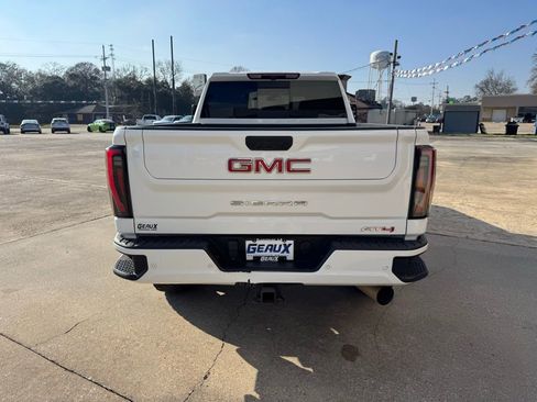 Used 2024 GMC Sierra 2500 AT4 w/ AT4 Preferred Package image 4