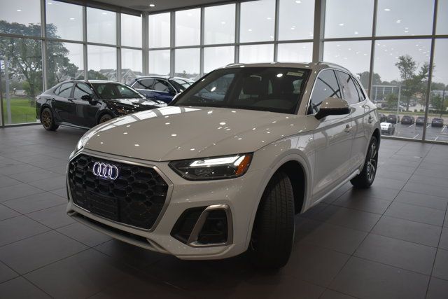 Used 2023 Audi Q5 2.0T Premium Plus w/ Premium Plus Package AWD/4WD image 3