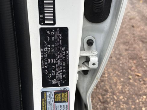 Used 2025 Kia K4 LXS image 28