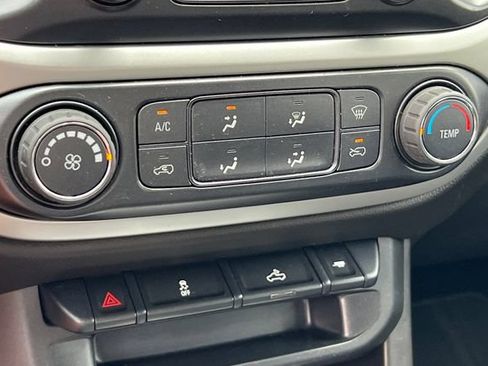 Used 2018 Chevrolet Colorado LT RWD image 25