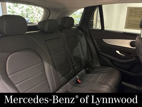 Used 2019 Mercedes-Benz GLC 300 4MATIC image 32