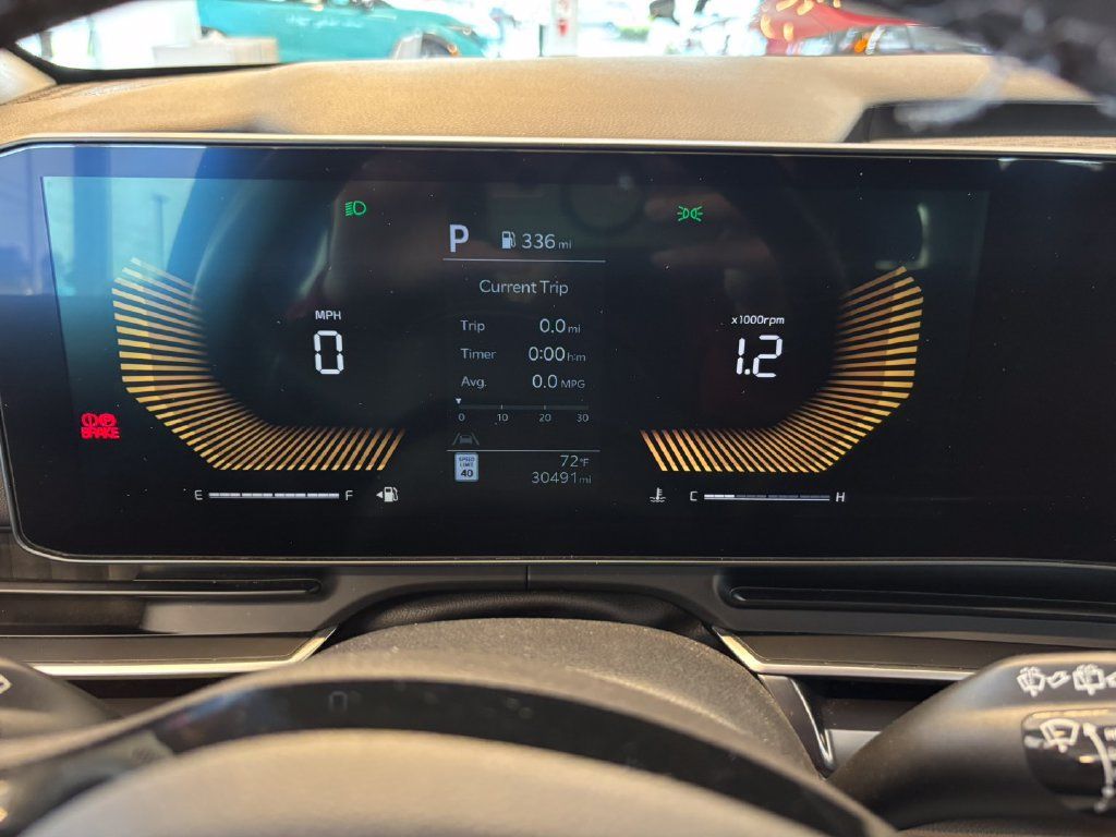 Used 2025 Kia Carnival FWD image 19