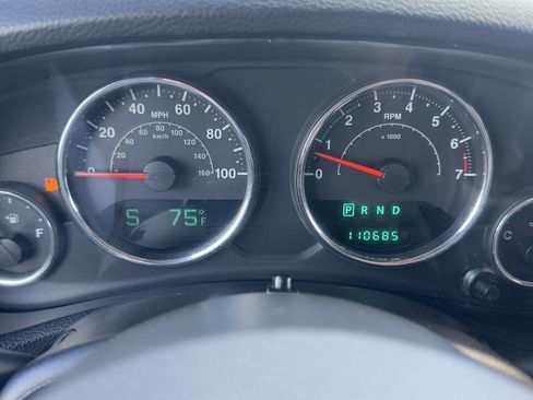 Used 2014 Jeep Wrangler Sahara w/ Dual Top Group AWD/4WD image 19