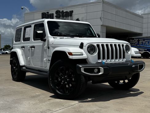 Used 2023 Jeep Wrangler Unlimited Sahara w/ Cold Weather Group AWD/4WD image 2
